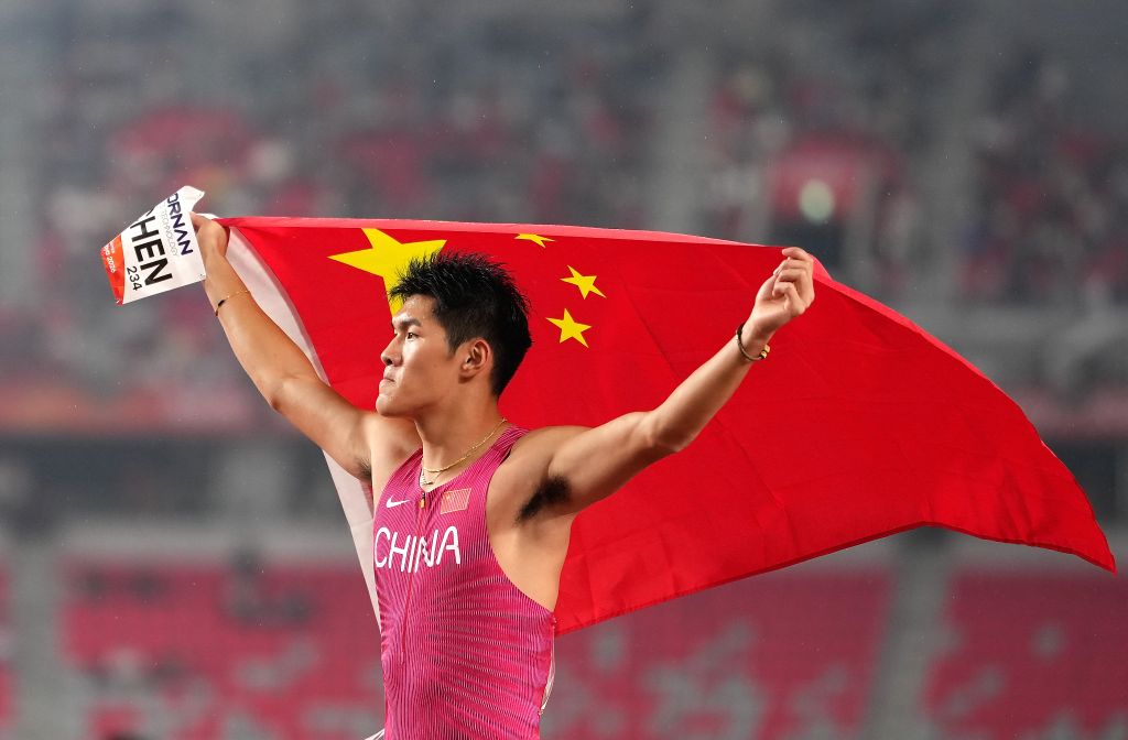 问鼎110米栏后，他大喊“谁是第一？中国！”